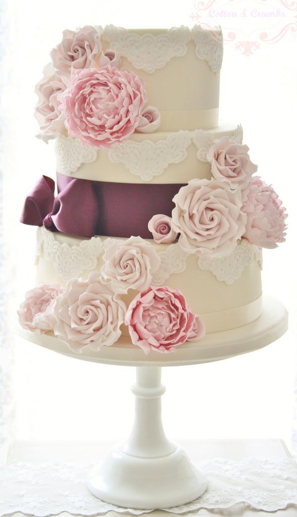 Свадьба - Floral Blooms Wedding Cake