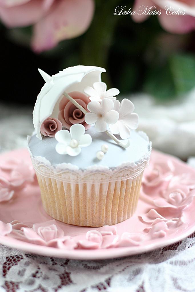 Wedding - Vintage parasol cupcake