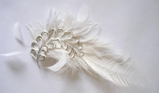 Mariage - Silver deaddress with plume.