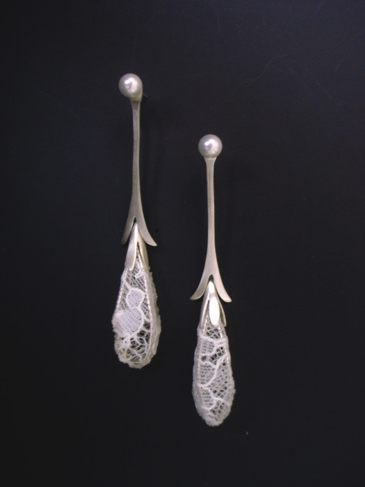 زفاف - Silver earring with lace and pearl.