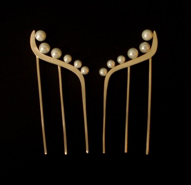 Wedding - Silver hair comb with pearl.