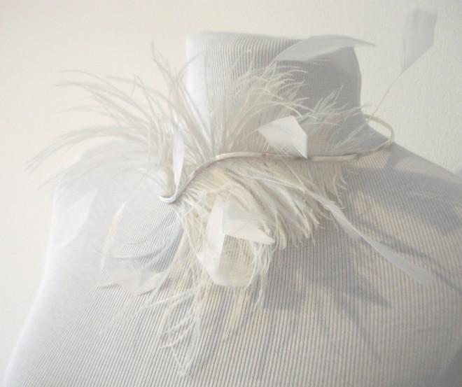 Mariage - Silver headband with plume.
