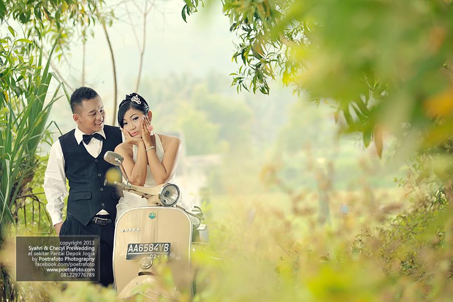 Wedding - Pre Wedding Photoshoot n Engagement Photography w Vintage Vespa in Jogja Indonesia