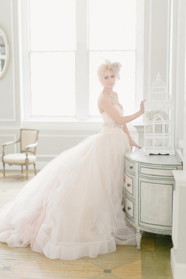 Hochzeit - Romantic Metropolitan Building Bridal Inspiration Shoot by Elisabeth Millay Photography