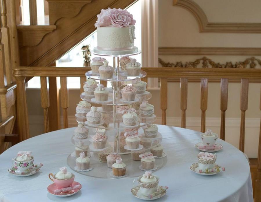 Hochzeit - Vintage teaparty cupcake tower