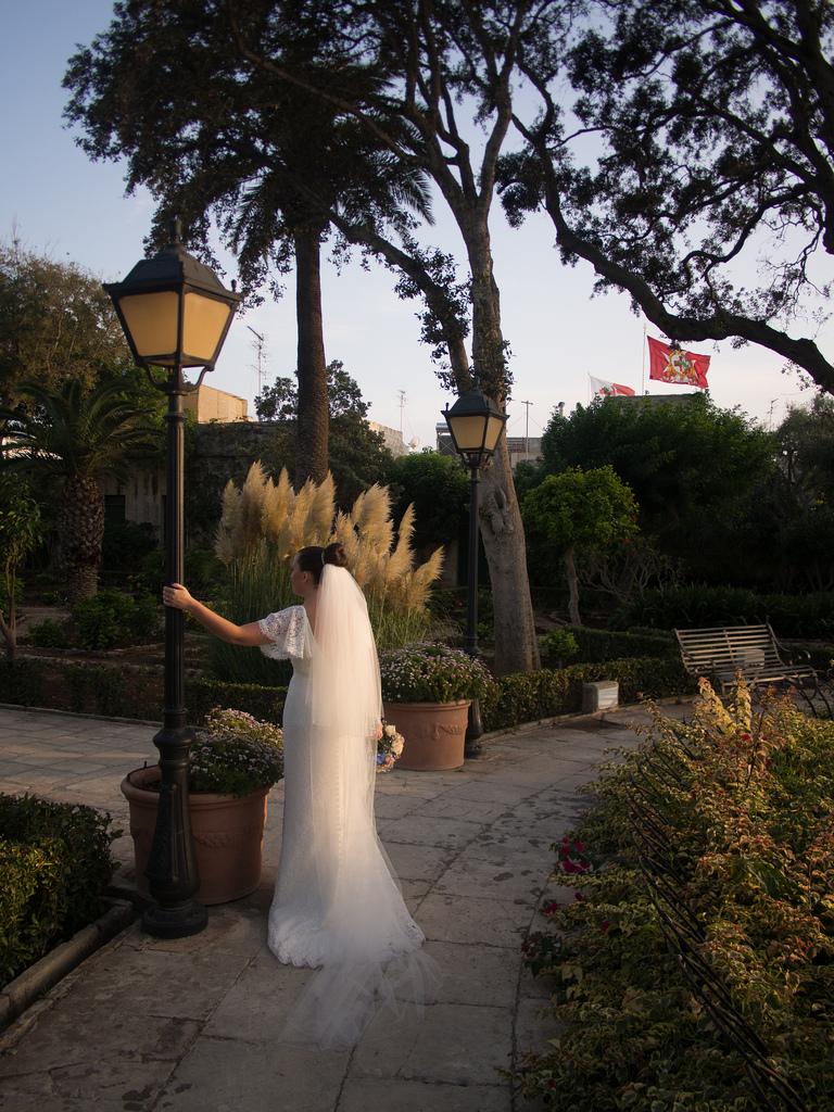 Wedding - Vicky in the Gardens of the Palazzo