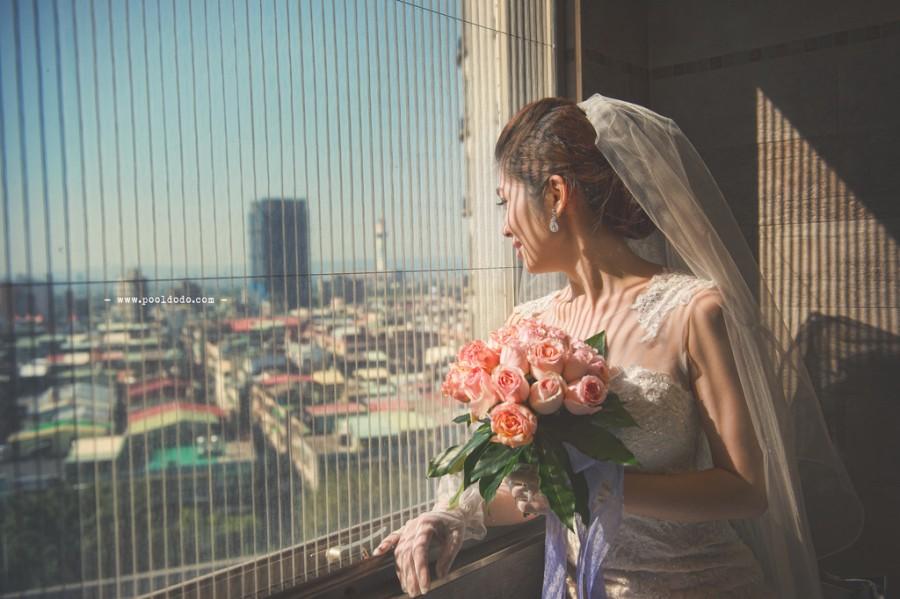 Hochzeit - [wedding] through the window
