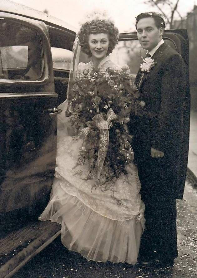 Свадьба - Chic Vintage Christmas Bride