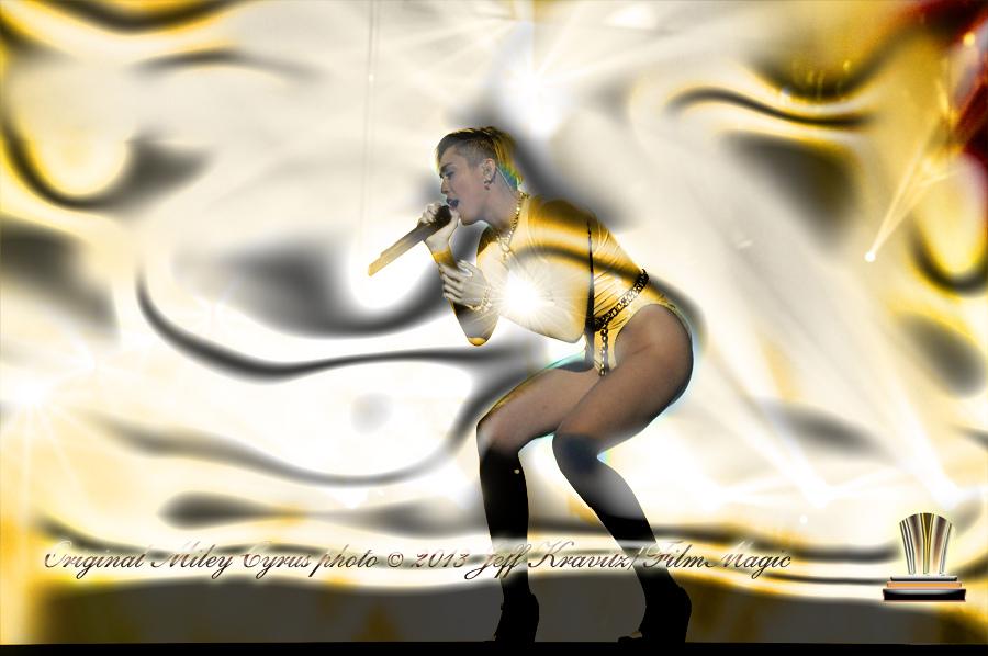 Hochzeit - Miley Cyrus and Lady Gaga Light Up the Stage in 2013 from West Coast Midnight Run publication
