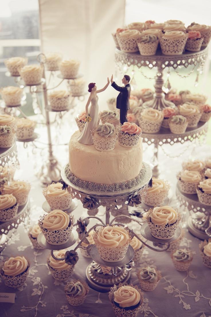 زفاف - wedding topper and cupcakes