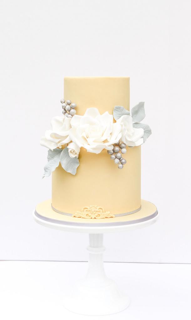 Hochzeit - Winter Rose Bouquet Cake
