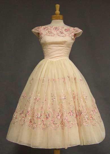 زفاف - 1950's Inspired Pink And Gold Weddings