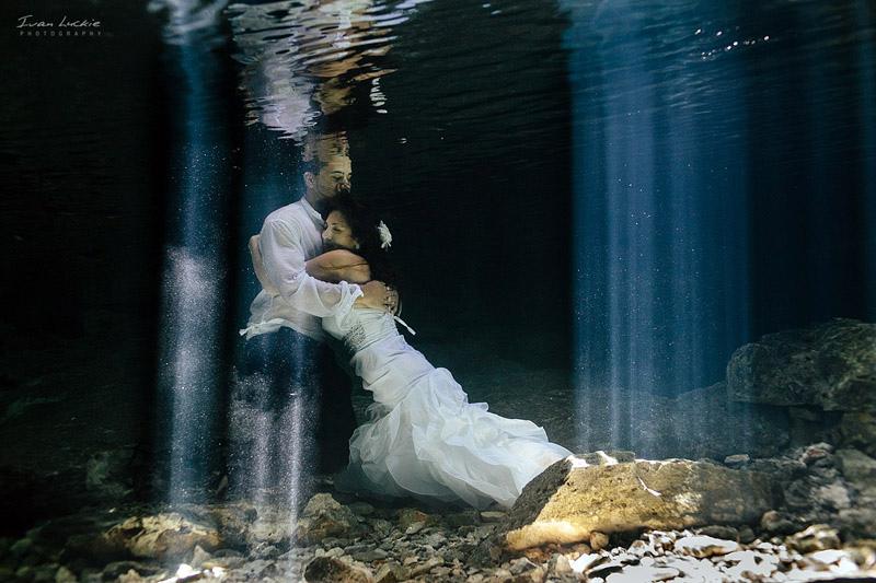 زفاف - Vianey+Chris - Underwater Cenote Trash The Dress Photography - Ivan Luckie Photography-2