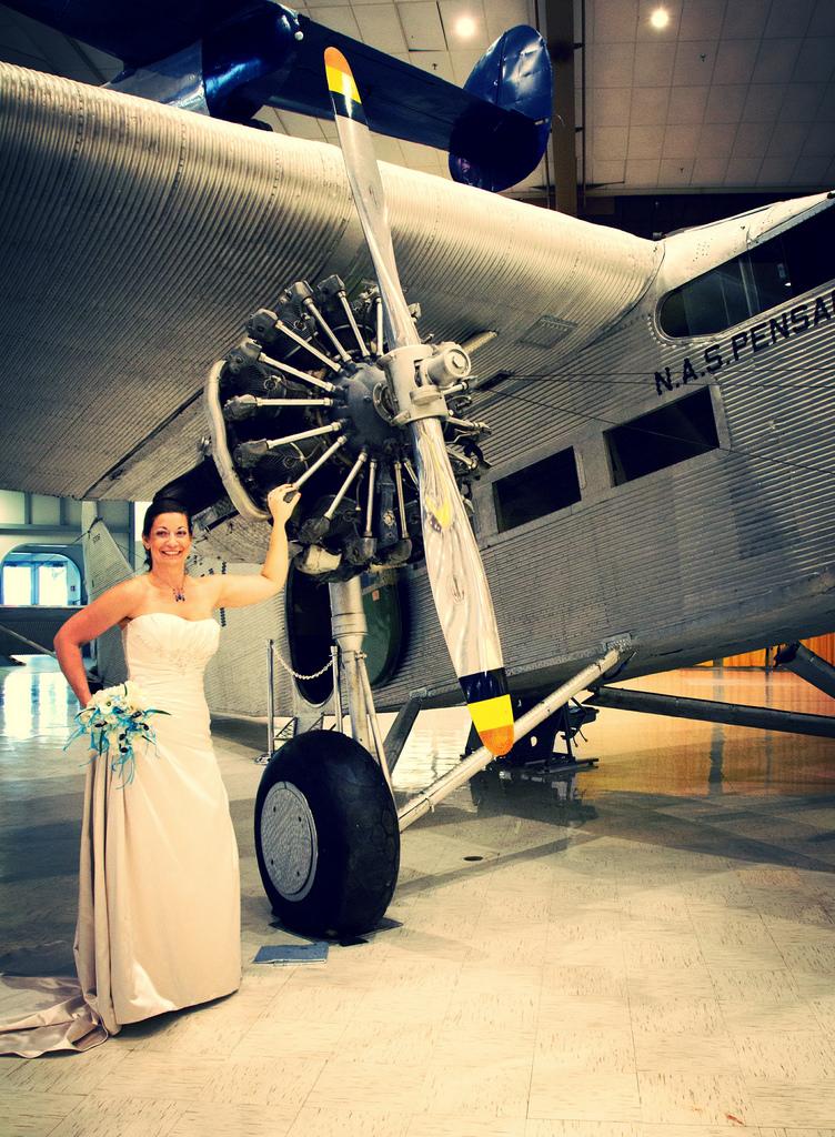 Mariage - Rich-King Wedding 2011', Bride With The Nice (Tri-Motor's) Jugs