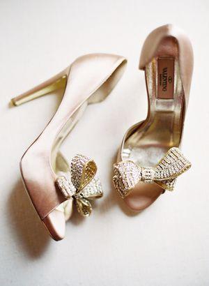 Hochzeit - Shining pink wedding shoes with a bow