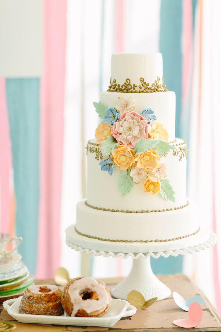 Hochzeit - Pin By Bernie Van Loggerenberg On Beautiful Cakes 