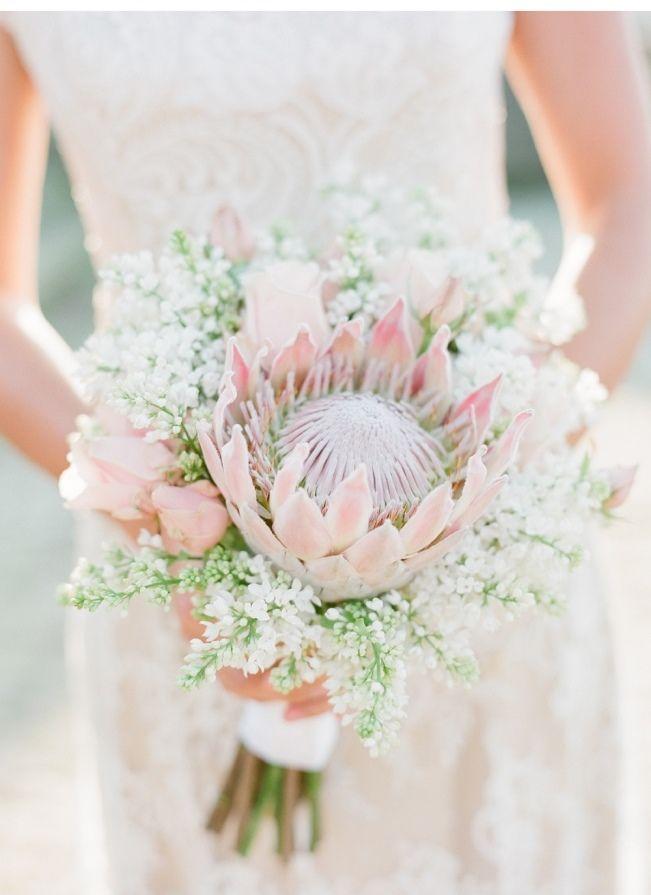 Mariage - Pin By Junebug Weddings On Bridal Bouquets 