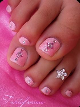 زفاف - Sparkling pink nail art with silver crystals