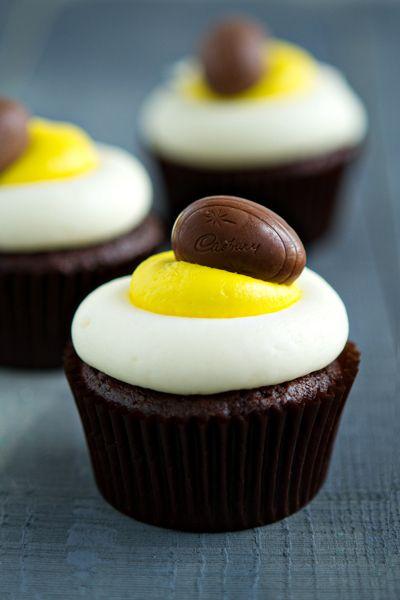 Hochzeit - Cadbury Creme Egg Cupcakes