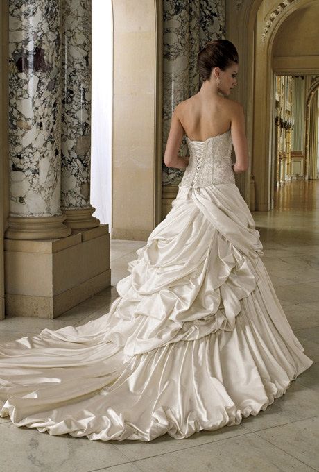 Hochzeit - Wedding Dress With Lace Up Bodice ... 