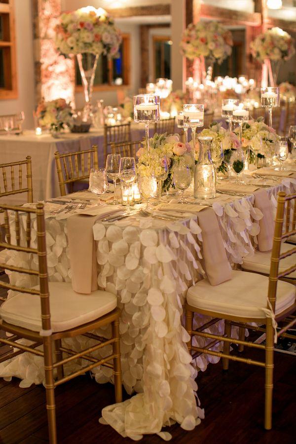 Hochzeit - Draped Petal Table Linens