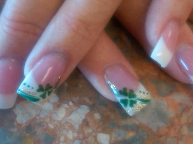Свадьба - Pink And White Shamrock Nails 