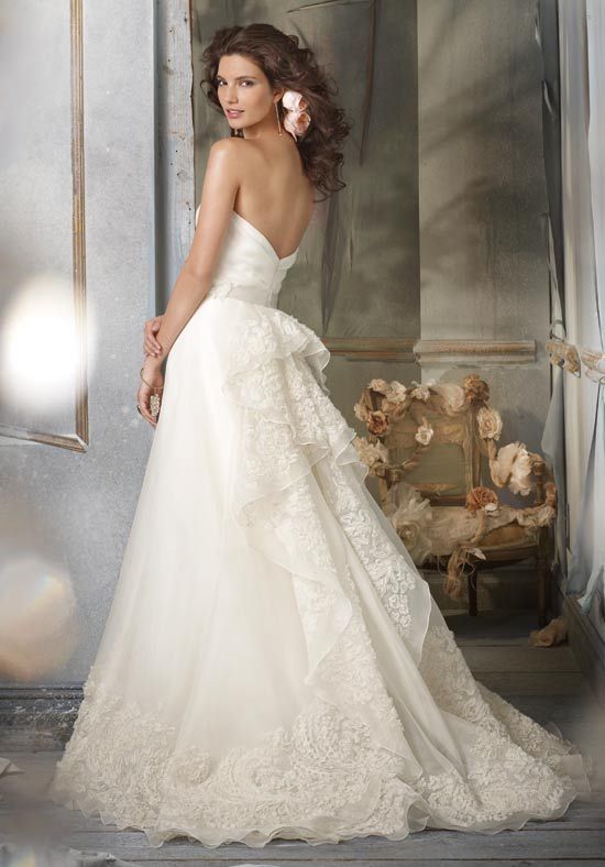 Wedding - White wedding dress decorated with floral cascade