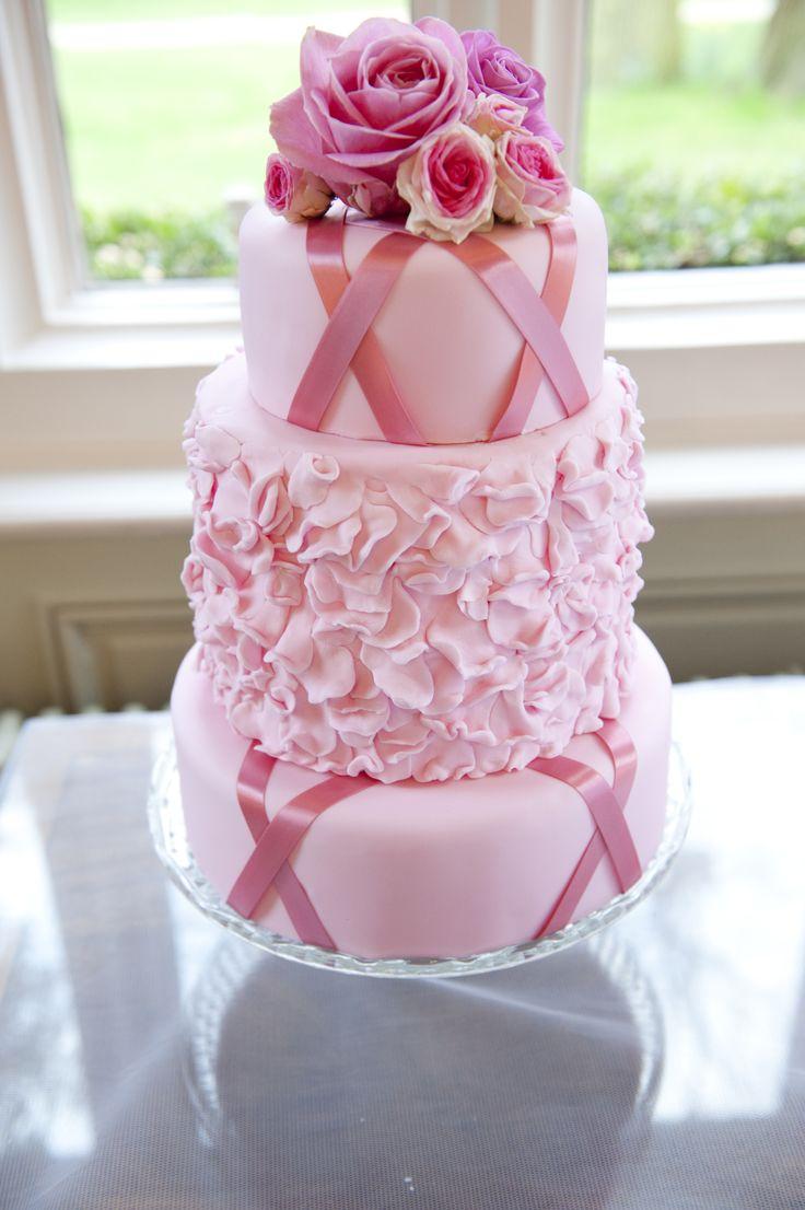 Свадьба - Розовый рюшами торт ... люблю его!