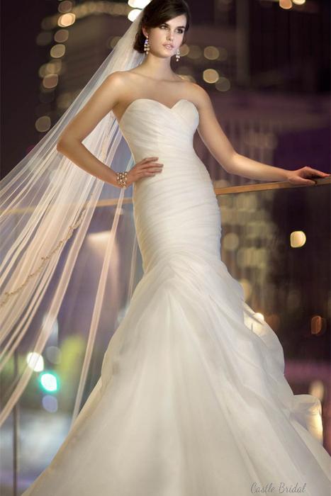 Mariage - http://www.castlebridal.com/trumpet-sweetheart-neck-with-pickups-embellishment-organza-wedding-dress