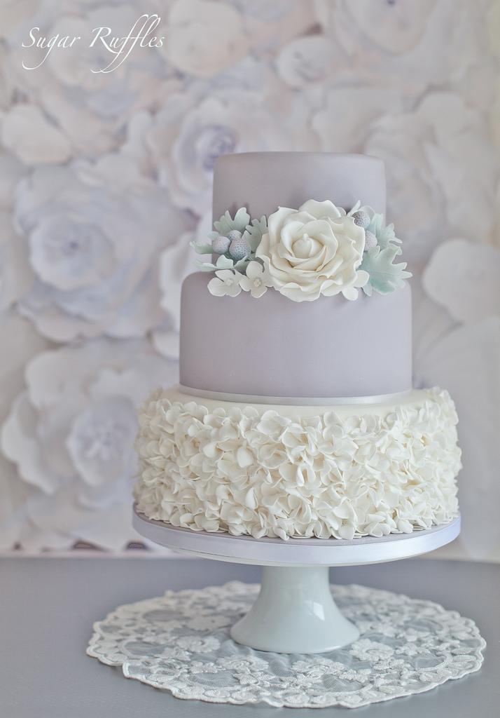 Mariage - Gâteau de mariage gris tourterelle