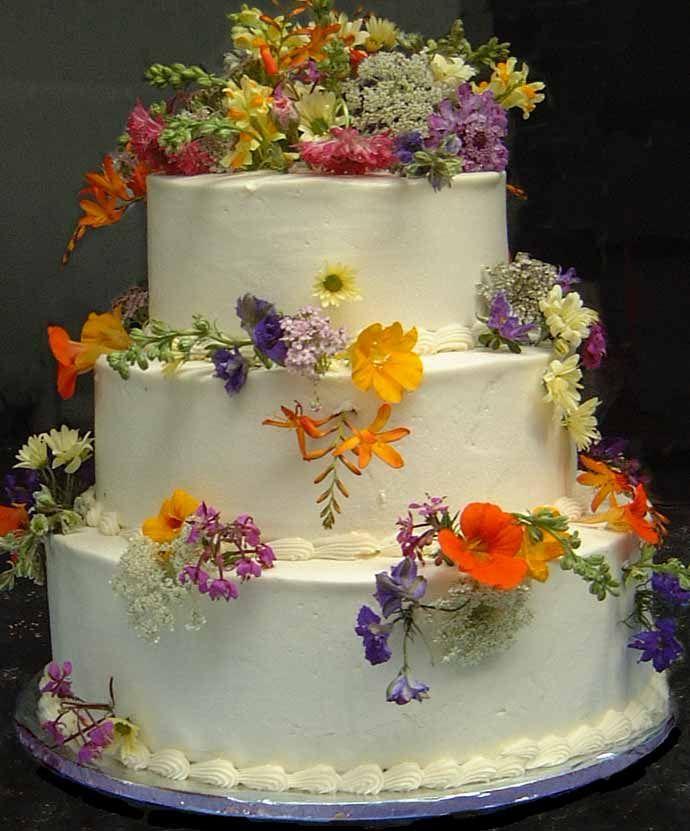 زفاف - الزهور البرية كعكة الزفاف.
