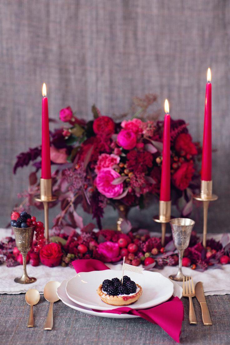 Mariage - Audacieux rouge et Berry Tablescape Inspiration Tir