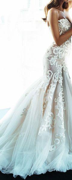 Wedding - Sleeveless wedding gown made of netted fabric