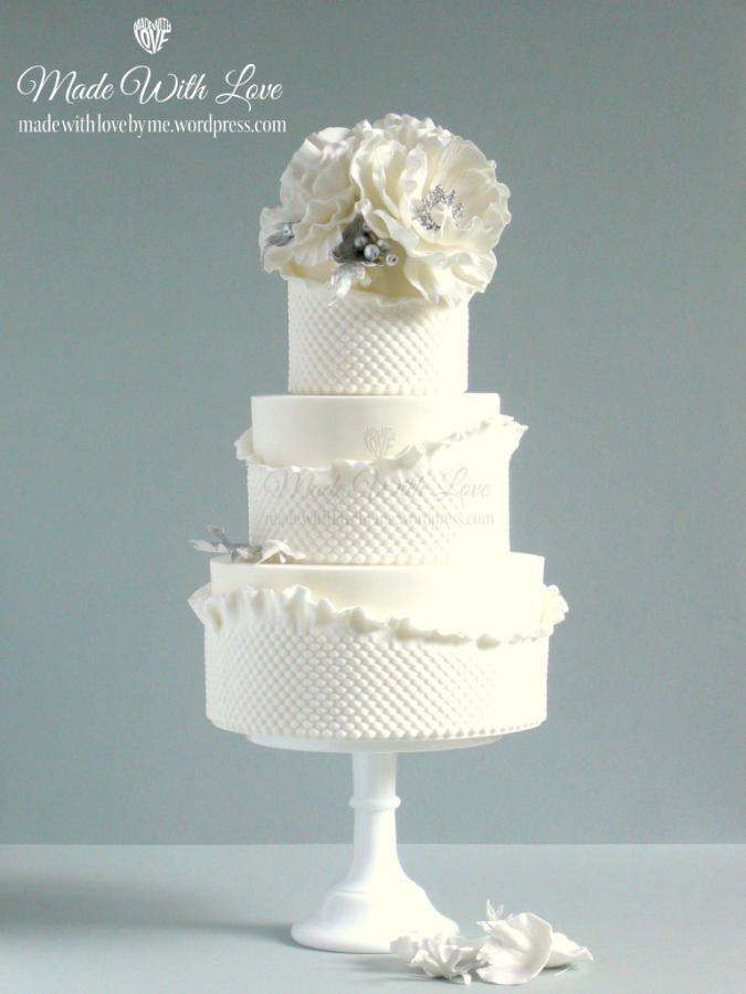 Hochzeit - Mohnblumen und weiße Rüschen-Kuchen
