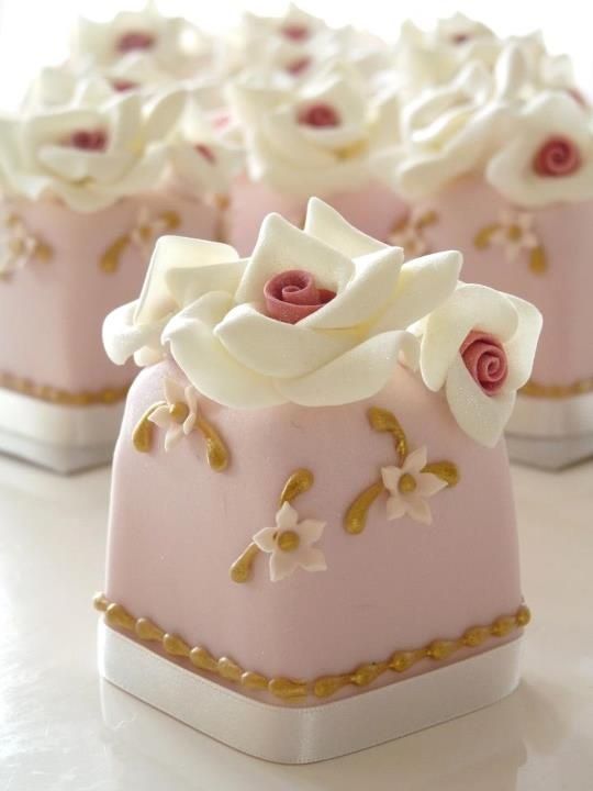 Hochzeit - # Rosa Weinlese-Mini-Cakes "
