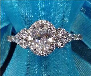 Hochzeit - Oval-Diamant-Ring
