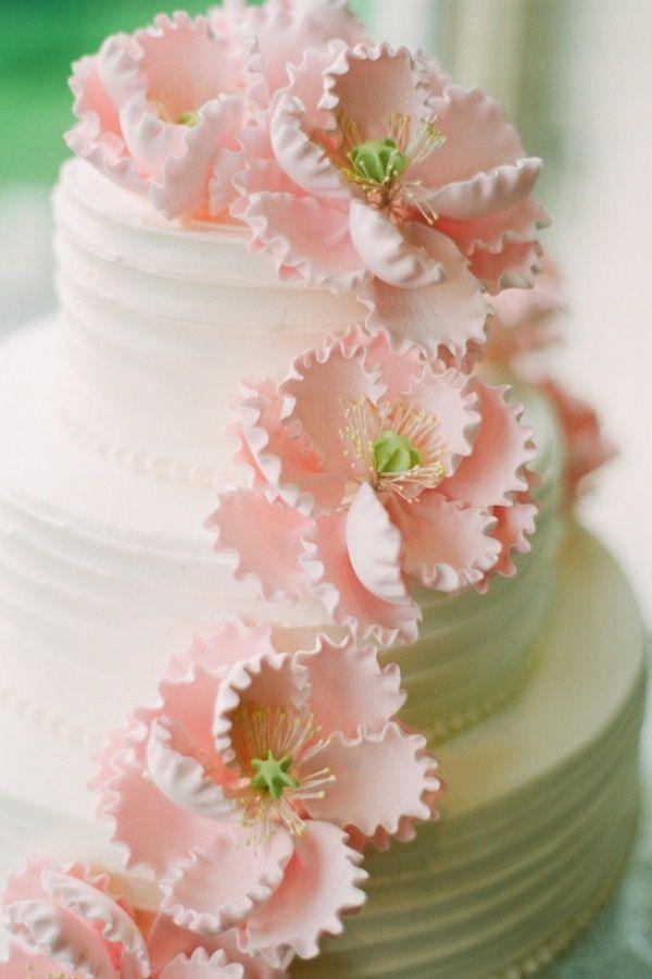 زفاف - أحب الأزهار الفن في هذه الكعكة.