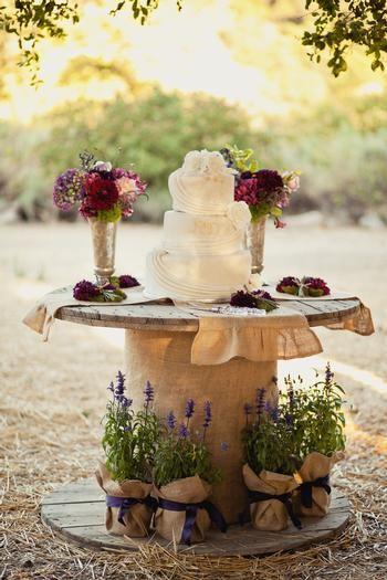 Wedding - 25 Beautiful And Romantic Garden Wedding Ideas