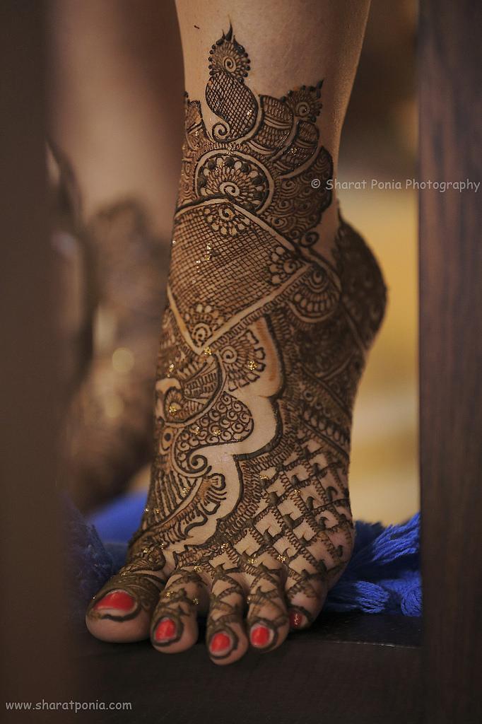 Mariage - Les pieds de Mehndi Sur mariée