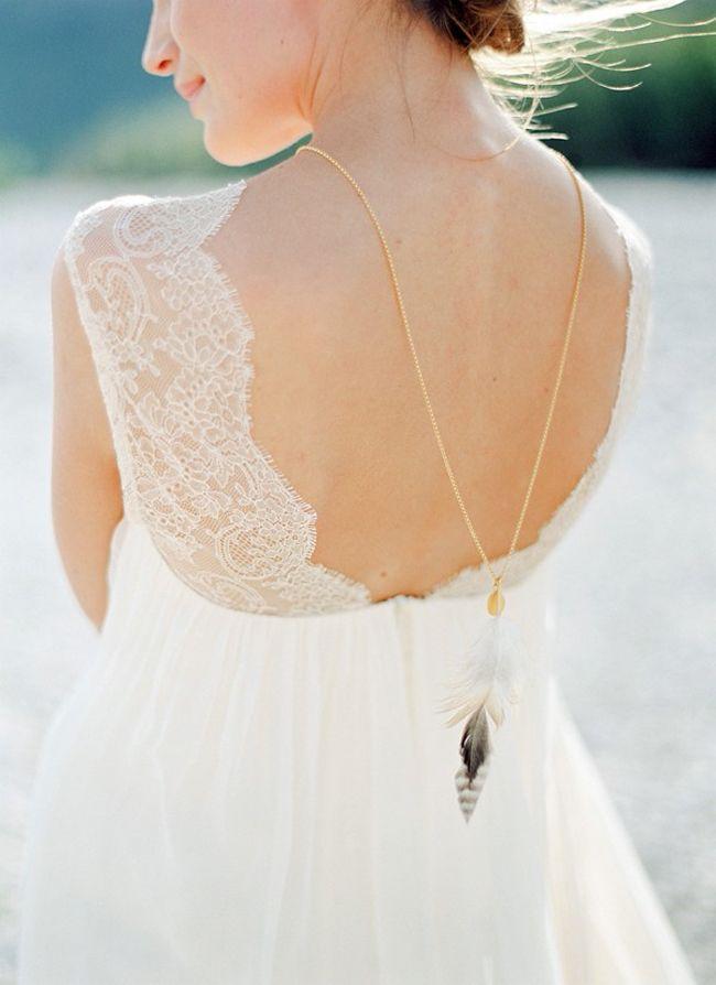 Mariage - La beauté simple et chic d'un collier à reculons