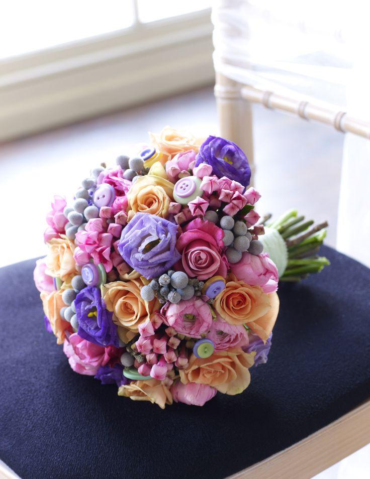 Wedding - Lovely bouquet with buttons as an accessory