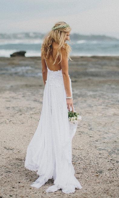 Hochzeit - Atemberaubende Low Back White Lace Hochzeitskleid, Dreamy Floaty Rock und Short Lace Front Hem