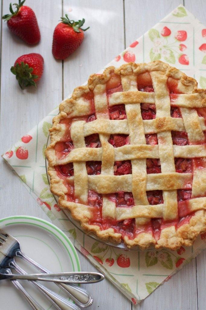 Hochzeit - Klassische Strawberry Rhubarb Pie
