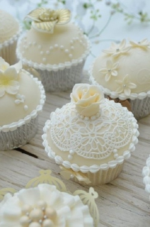 Hochzeit - Hochzeits Cupcakes