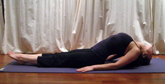 Mariage - 5 Poses de yoga pour soulager les maux de dos