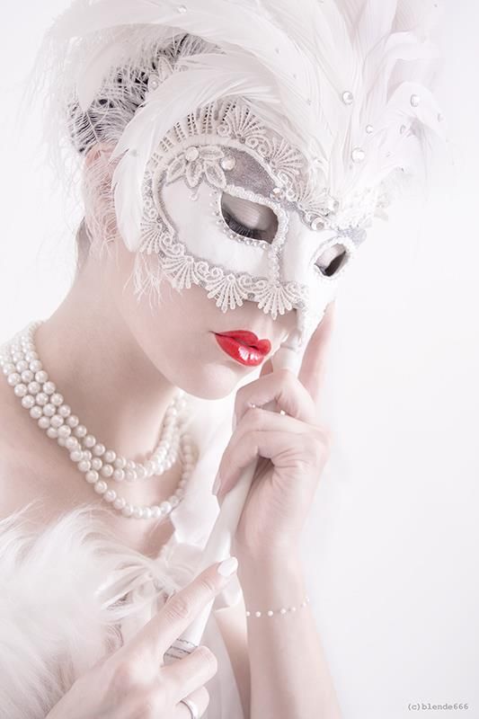 Hochzeit - White Mask