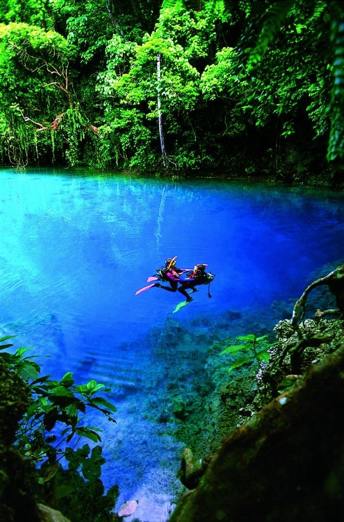 Mariage - Blue Hole, Espiritu Santo, Vanuatu, Fidji