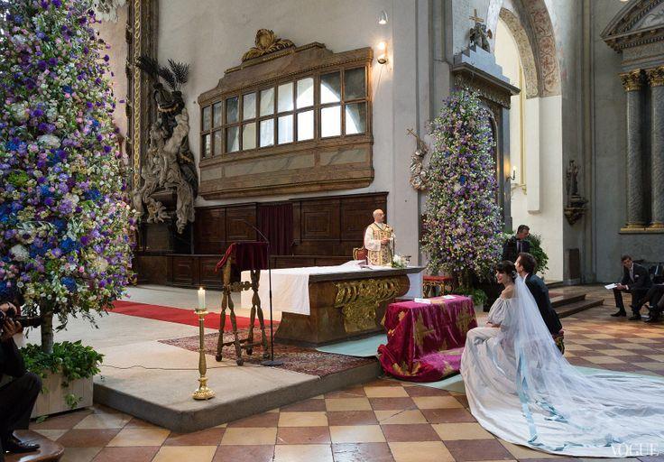 Свадьба - Удивительные Цветы Внутри Церкви 