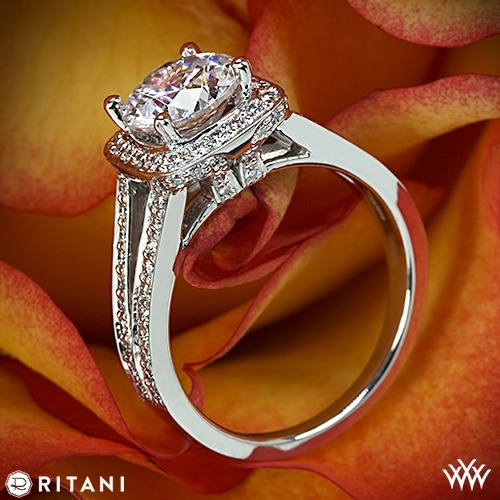 Mariage - Or blanc 18 ct Ritani Masterwork Coussin Halo Diamond 'V "de la bande de bague de fiançailles