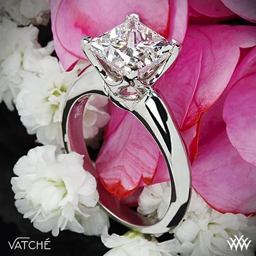 Hochzeit - 18k White Gold Vatche "5th Avenue" Solitaire Verlobungsring Für Princess Cut Diamanten